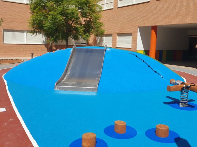 Parque infantil en colegio de Castellón