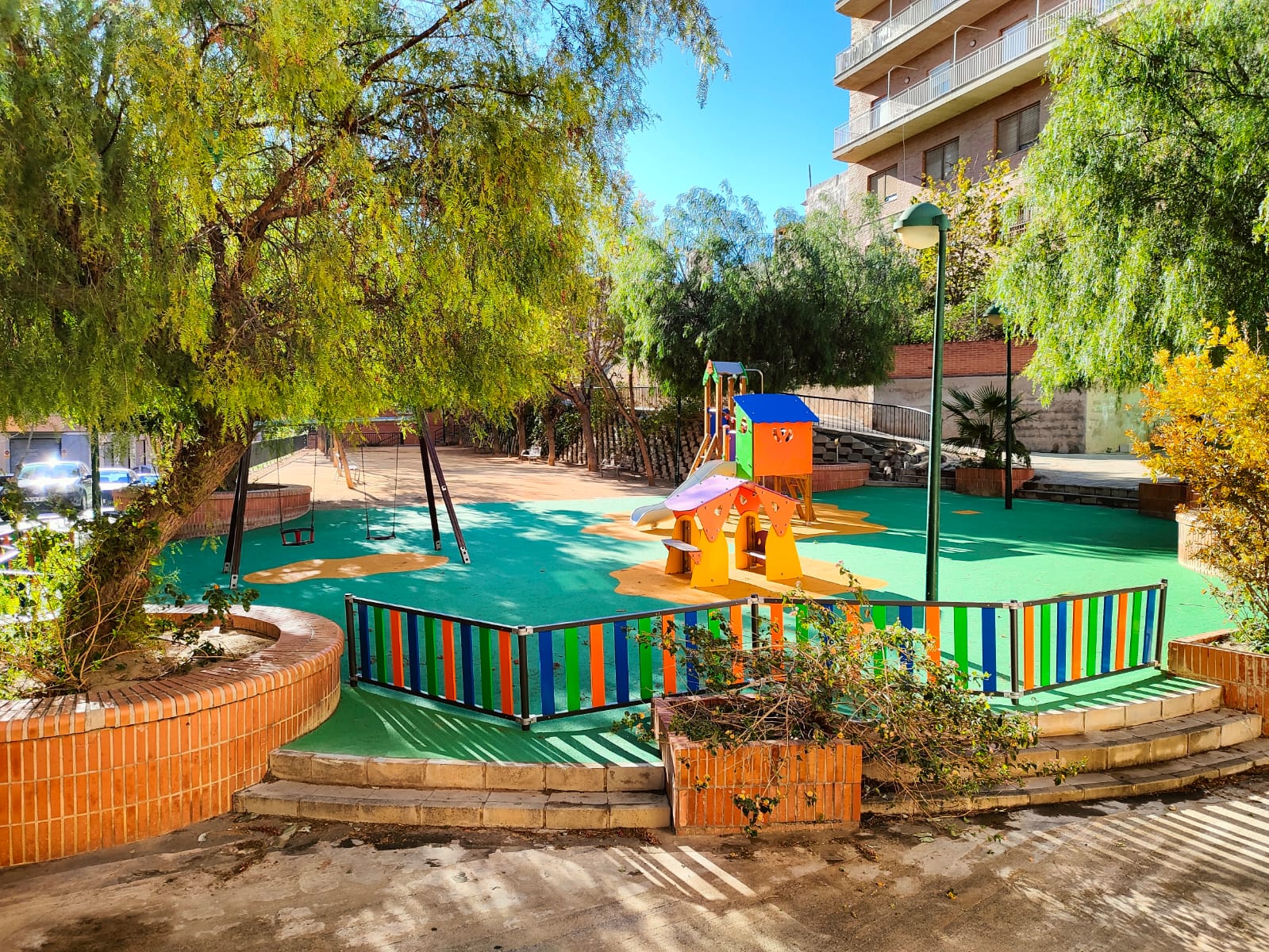 Parque infantil con juegos de Galopin en Crevillente