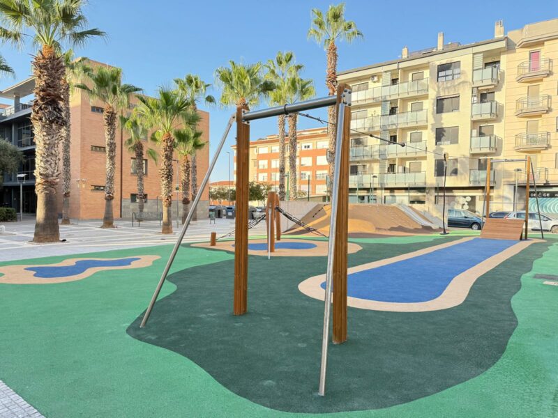 Juegos infantiles y suelo de caucho en Carlet